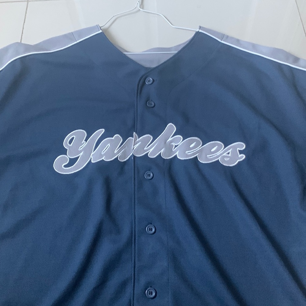 Navy blue vintage yankees jersey